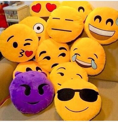 Emoji 노란 이모티콘 가정 사용을 위한 둥근 채워진 아기 자기 베개
