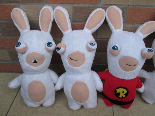 Rabbids 만화 견면 벨벳을 헛소리하는 사랑스러운 Rayman는 백색 귀여운 관례를 가지고 놀