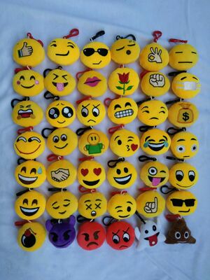 촉진 선물을 위한 걸이를 가진 귀여운 사랑스러운 Emoji 견면 벨벳 장난감 Keychain