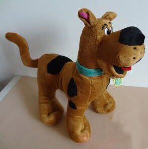 서 있는 자세에 있는 사랑스러운 만화 견면 벨벳 장난감 scooby doo 박제 동물