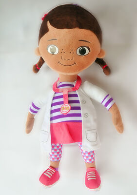 디즈니 개인화한 견면 벨벳은 소녀를 위해 채워진 Doc McStuffins 만화를 가지고 놀